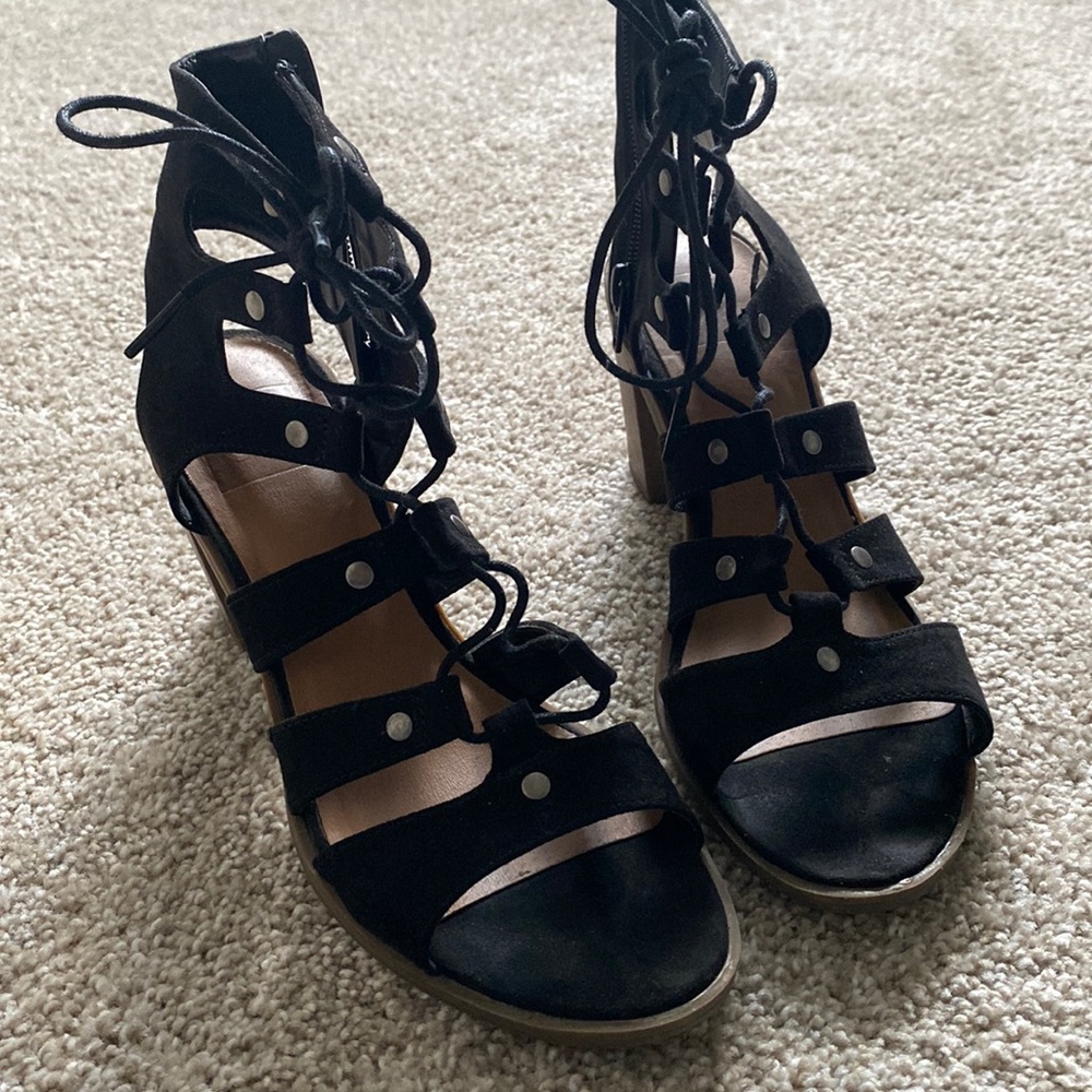 Black block heel
